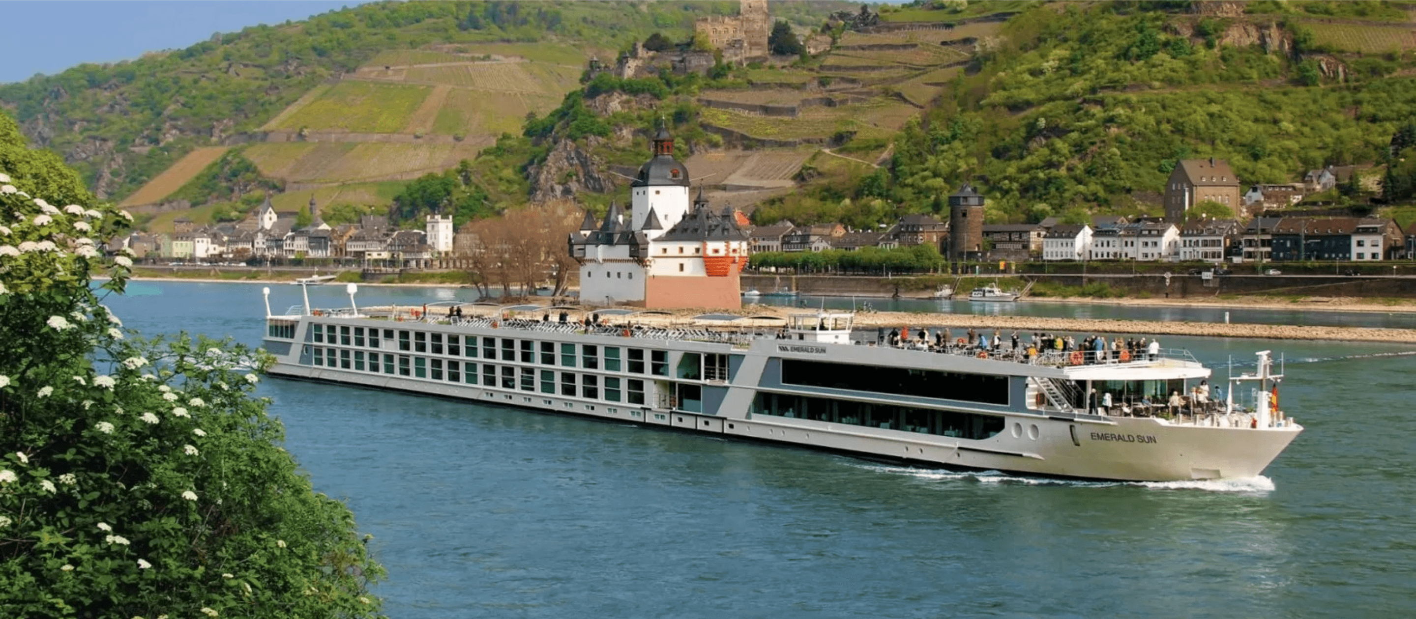 Wanderlori Travel Exclusive Tulips & the Rhine River Cruise background